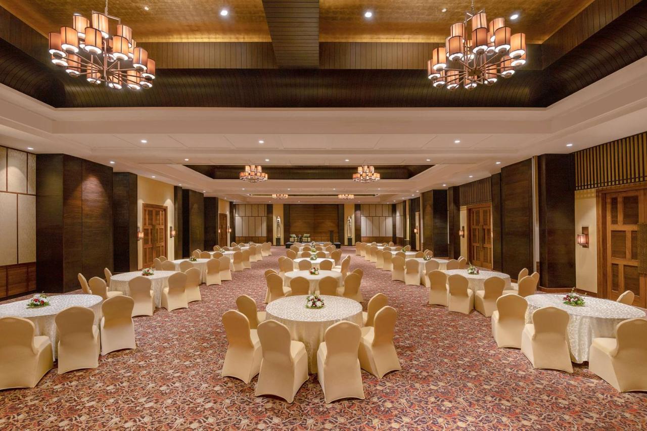 Radisson Blu Plaza Resort & Convention Centre カルジャット エクステリア 写真 The Royal Ballroom