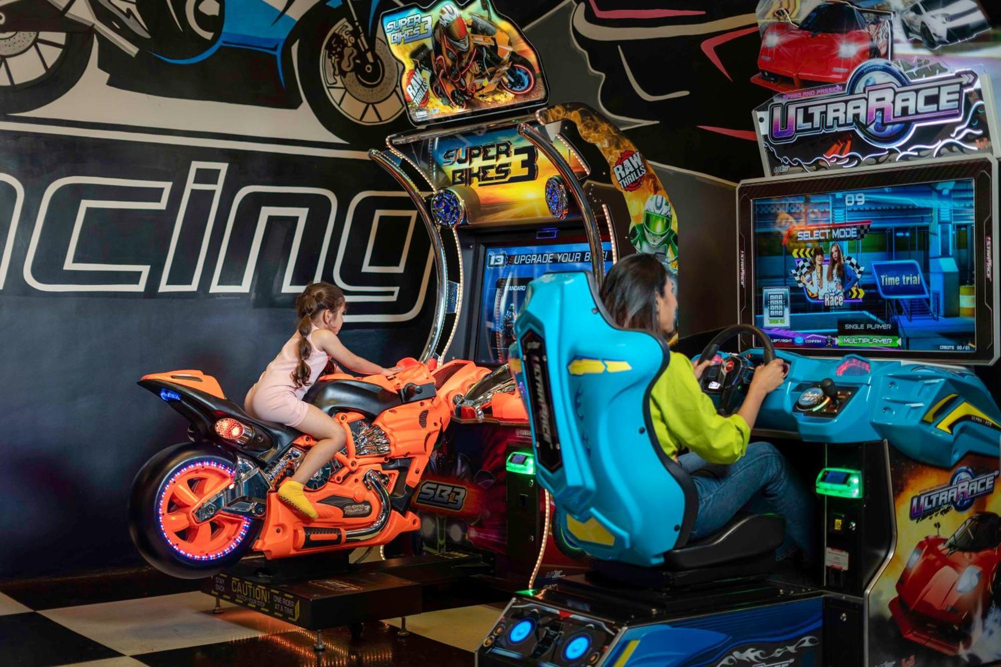 Radisson Blu Plaza Resort & Convention Centre カルジャット エクステリア 写真 Arcade racing games