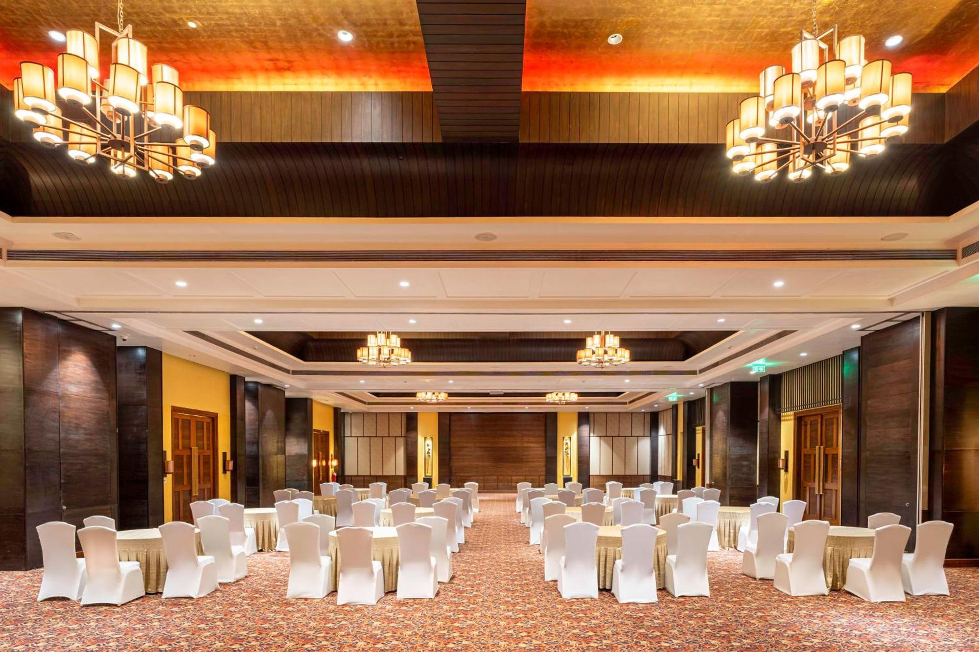 Radisson Blu Plaza Resort & Convention Centre カルジャット エクステリア 写真 The Grand Ballroom