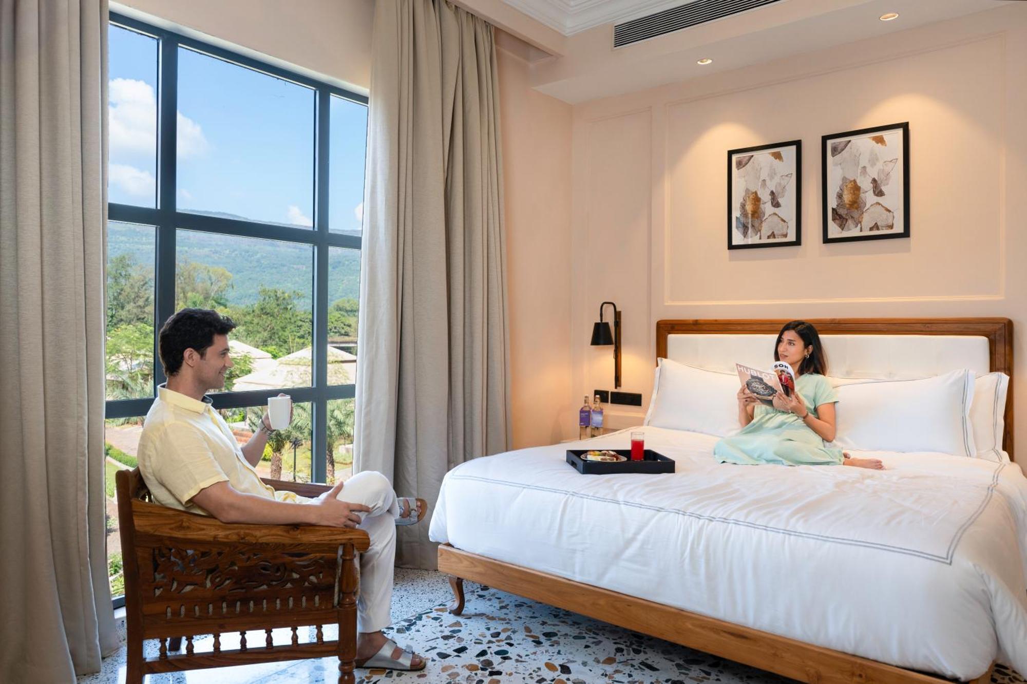 Radisson Blu Plaza Resort & Convention Centre カルジャット エクステリア 写真 A room at the hotel