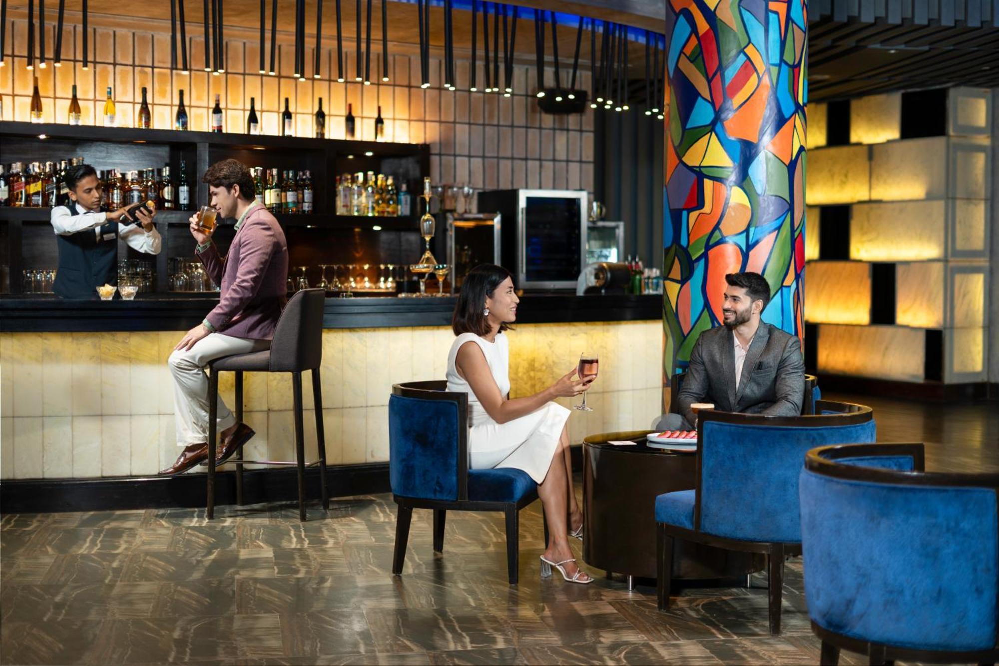 Radisson Blu Plaza Resort & Convention Centre カルジャット エクステリア 写真 The Bar